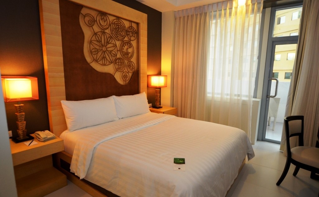 quest_hotel_cebu_premium_deluxe_room_1_20120328_1605693981.jpg